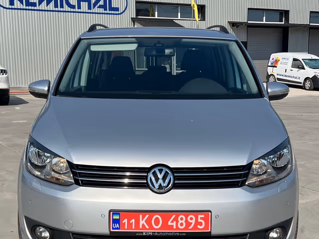 Volkswagen Touran - фото 5