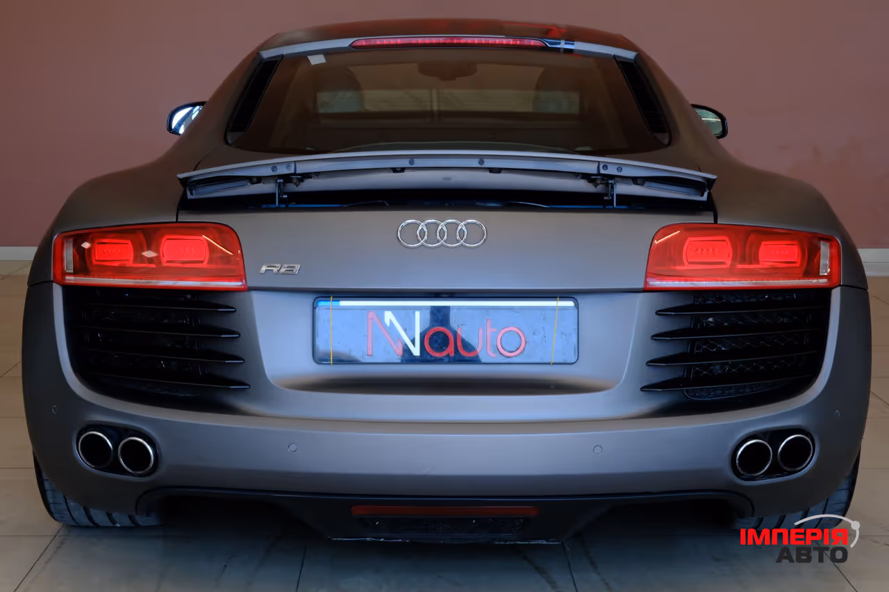 Audi R8 - фото 6