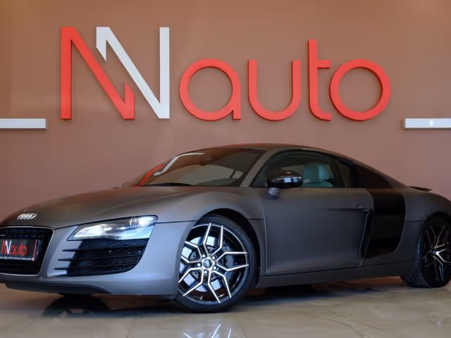 Audi R8 - фото 1