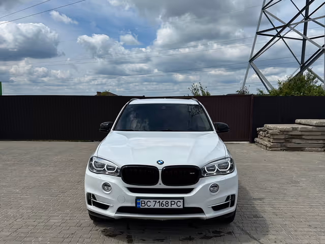 BMW X5 - фото 1