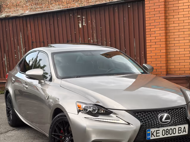Lexus IS - фото 1