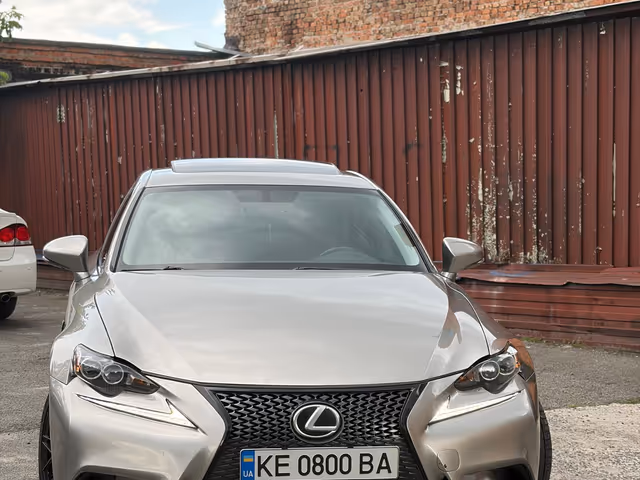 Lexus IS - фото 3