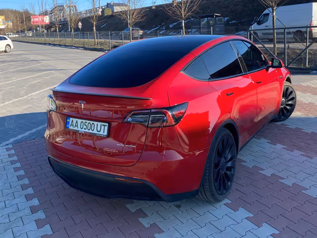 Tesla Model Y - фото 5
