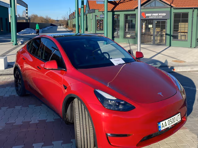 Tesla Model Y - фото 1