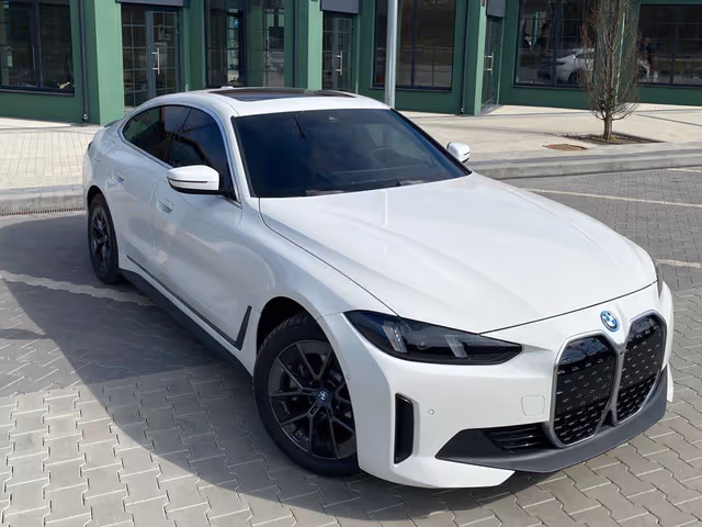 BMW i4 - фото 2
