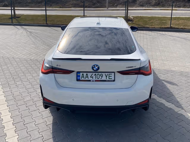 BMW i4 - фото 5