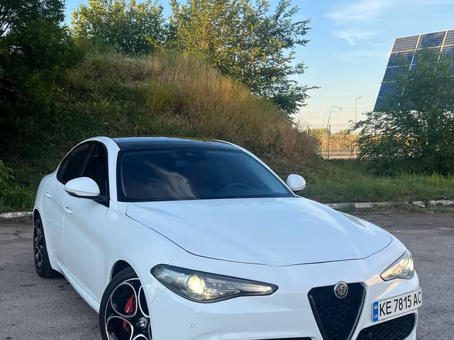Alfa Romeo Giulia - фото 1