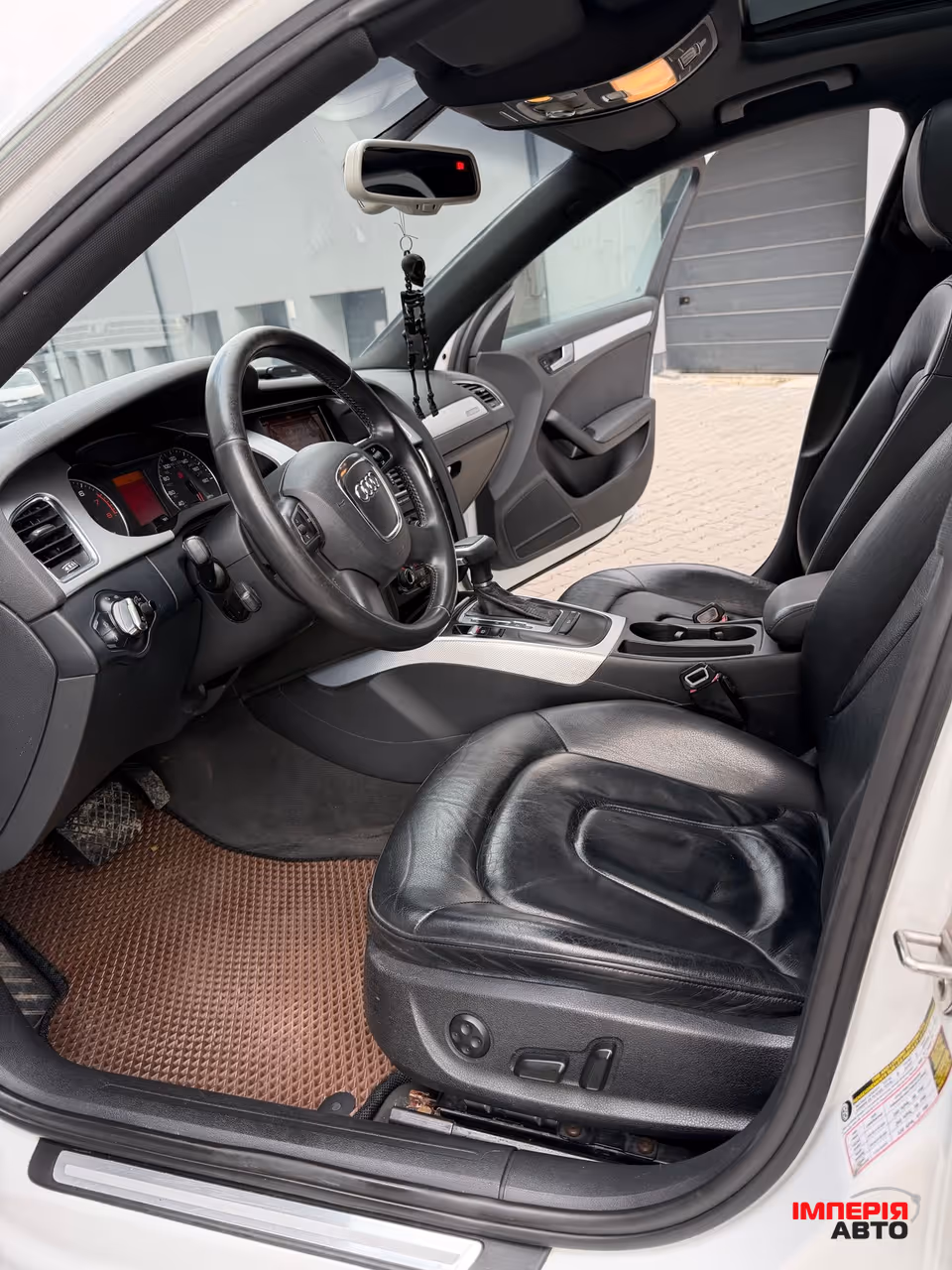 Audi A4 - фото 11