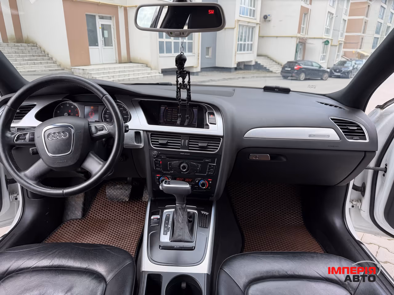 Audi A4 - фото 12