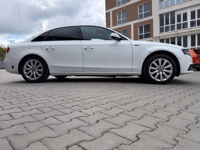 Audi A4 - фото 4
