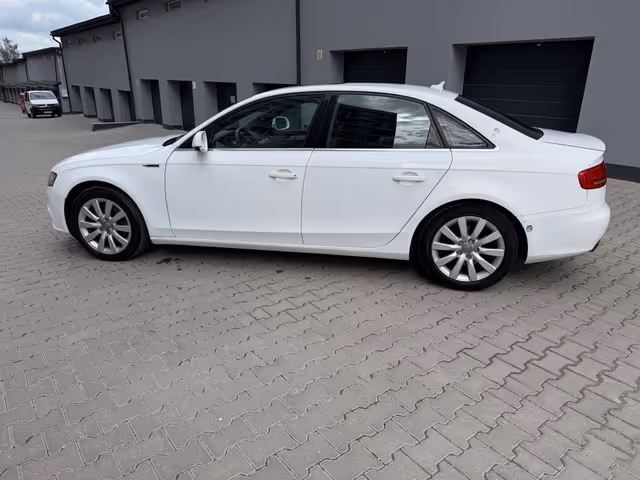 Audi A4 - фото 5