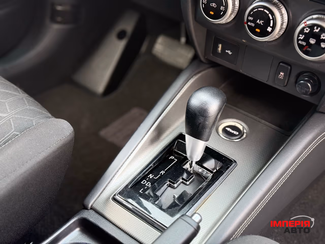 Mitsubishi Outlander Sport - фото 16