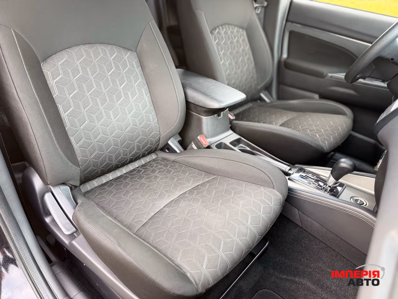 Mitsubishi Outlander Sport - фото 17