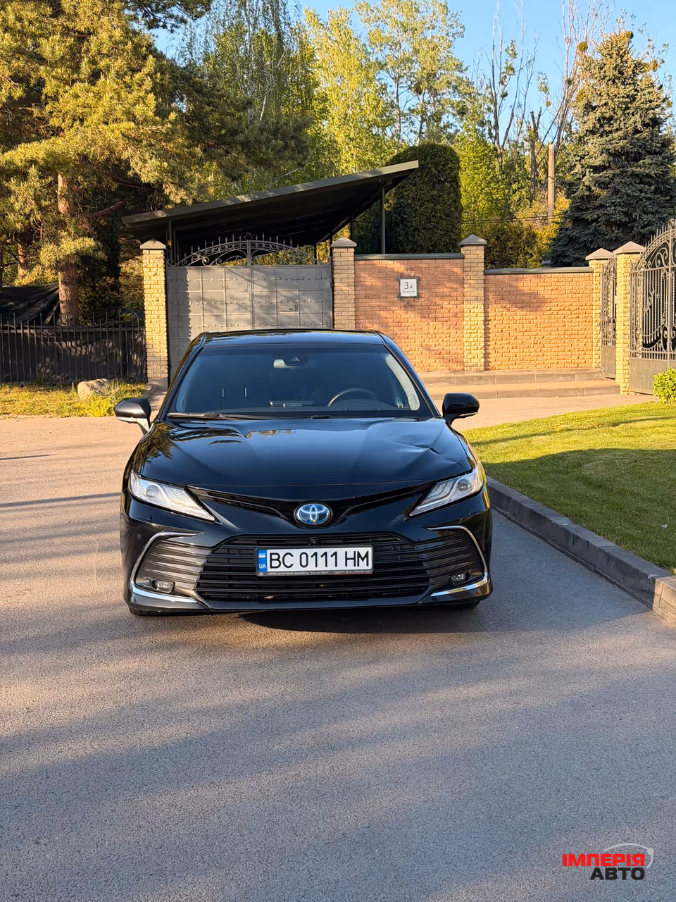 Toyota Camry - фото 1