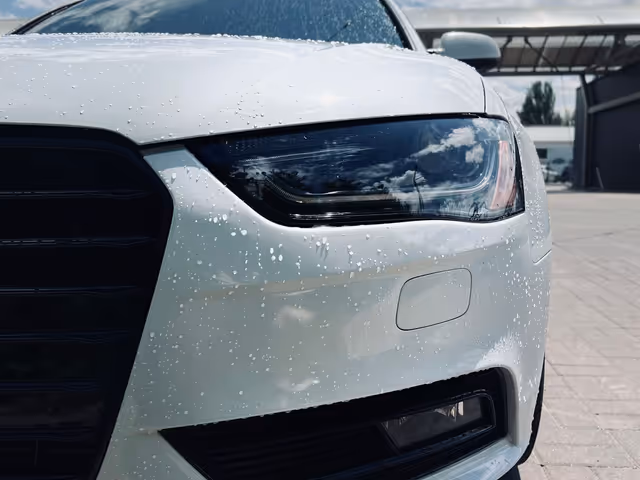Audi A4 - фото 1