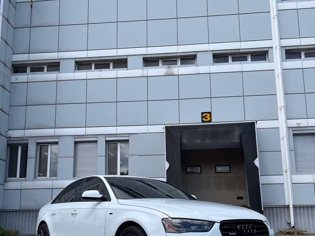 Audi A4 - фото 2