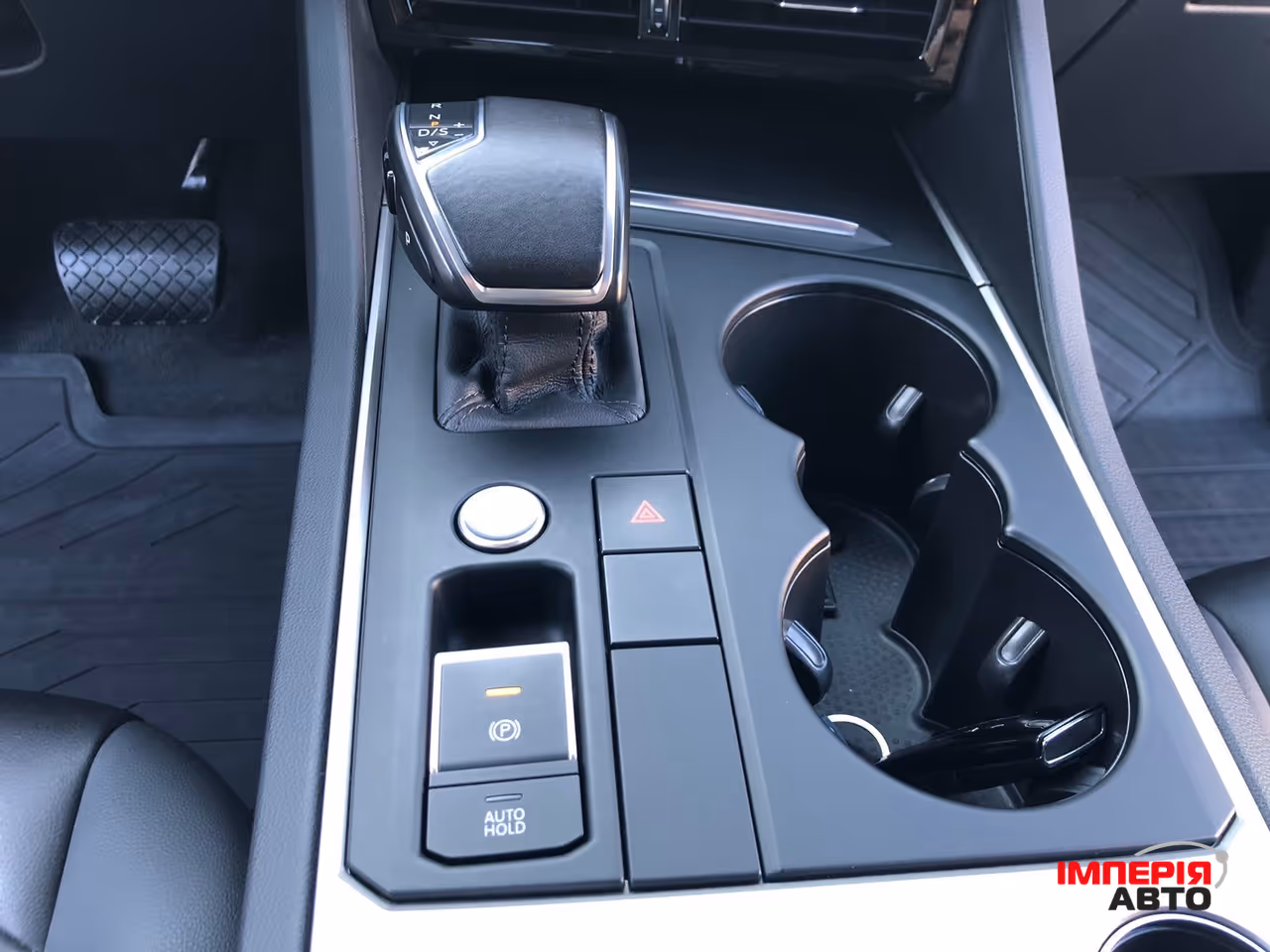 Volkswagen Touareg - фото 18