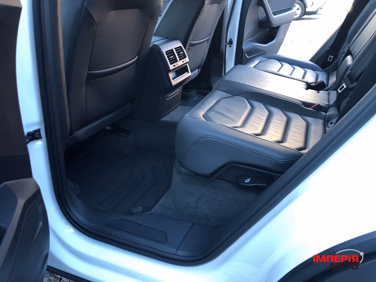 Volkswagen Touareg - фото 26
