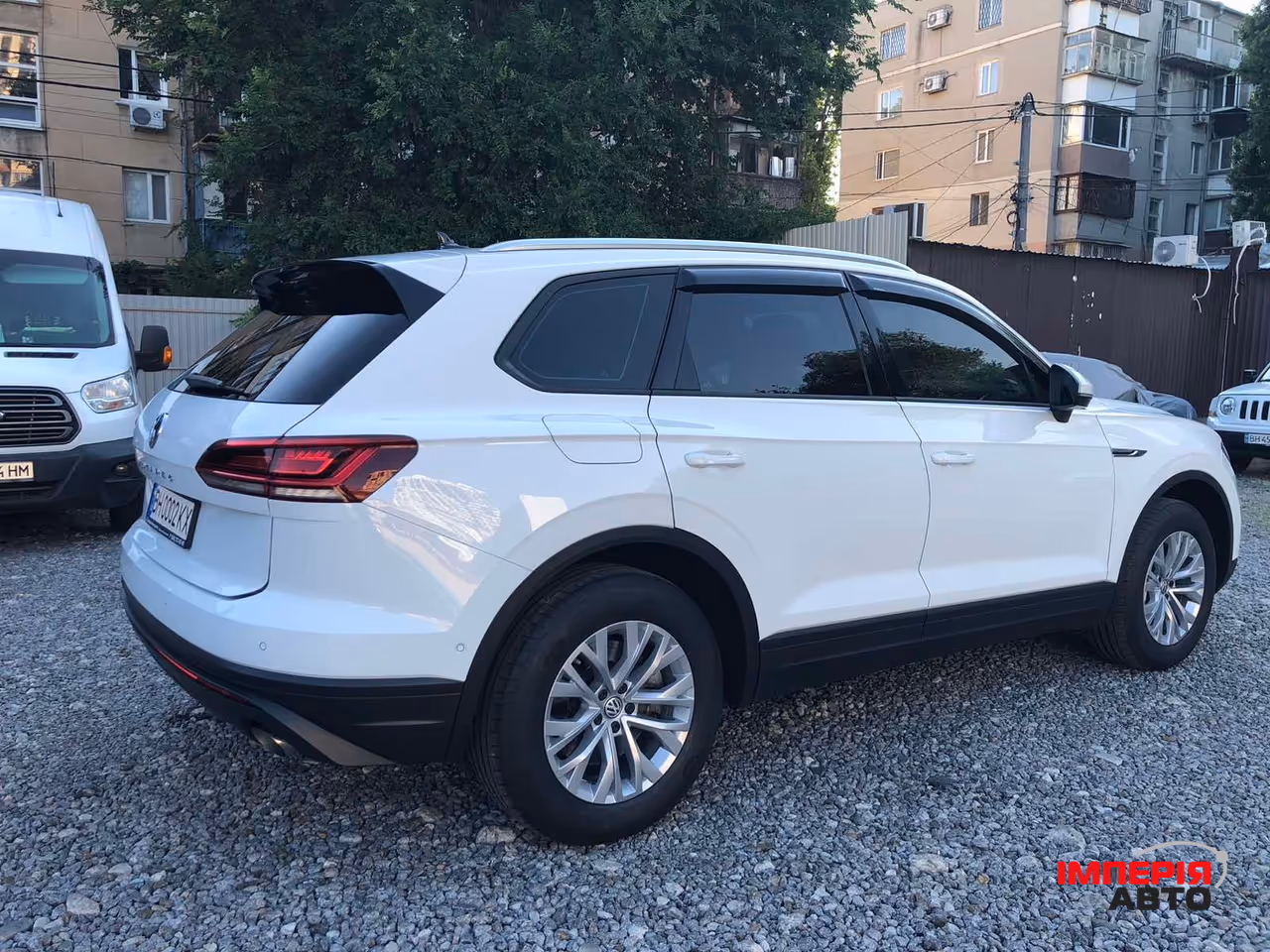 Volkswagen Touareg - фото 9