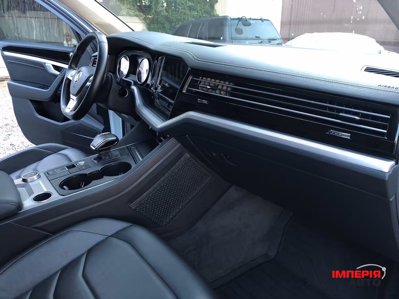 Volkswagen Touareg - фото 25