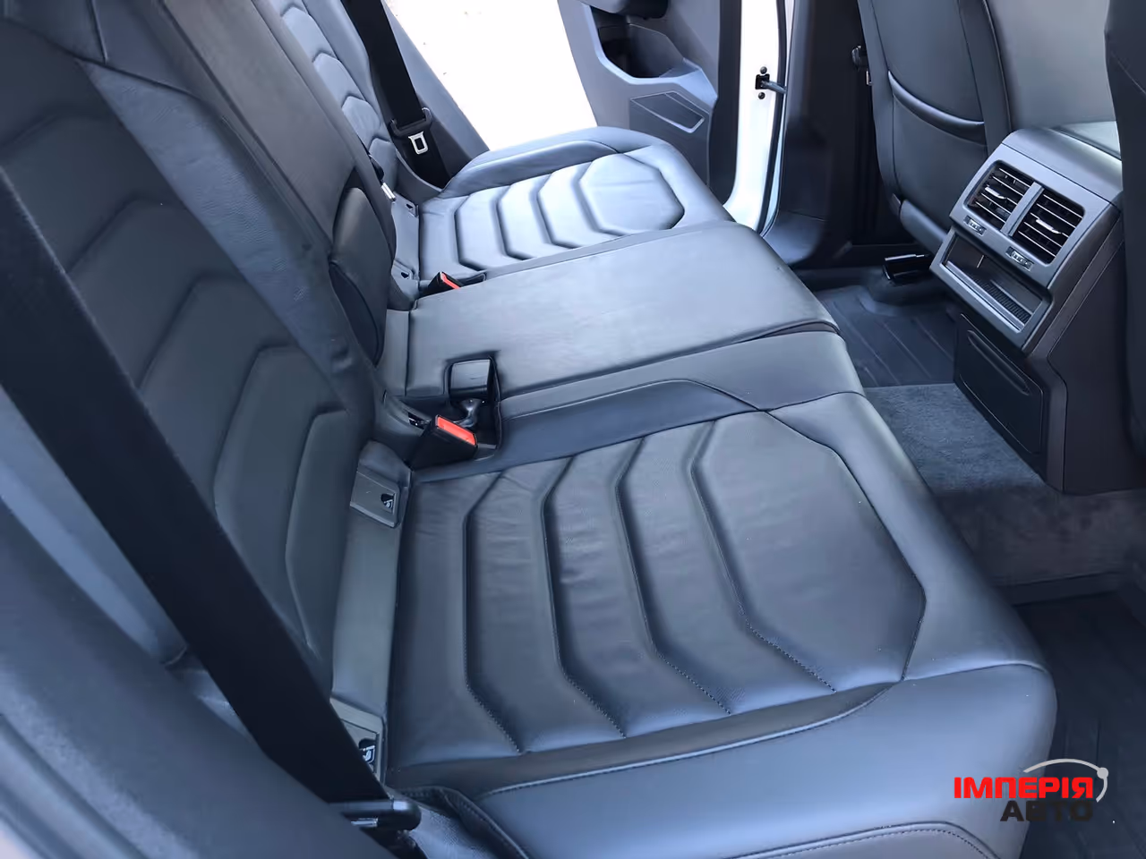 Volkswagen Touareg - фото 28
