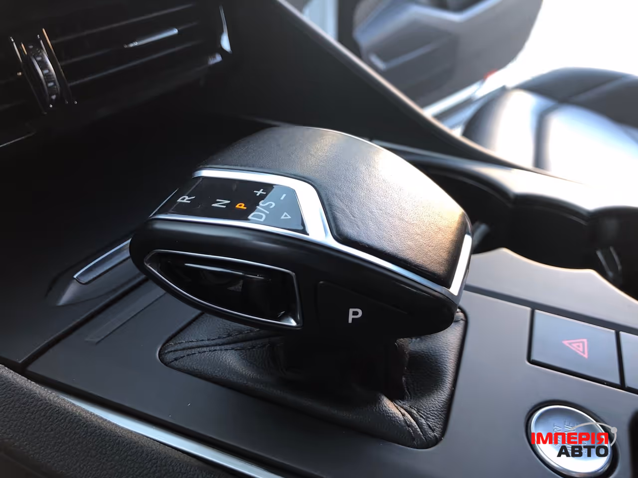 Volkswagen Touareg - фото 16