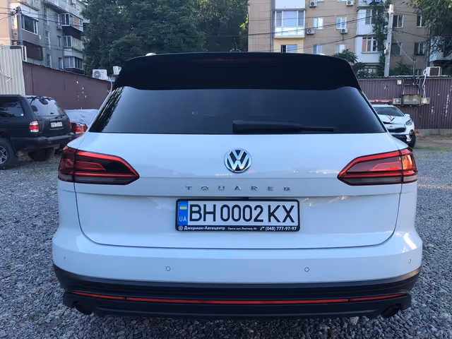 Volkswagen Touareg - фото 5