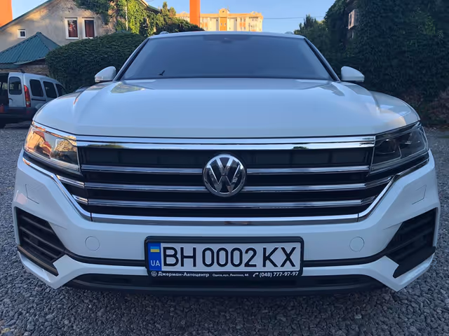 Volkswagen Touareg - фото 1