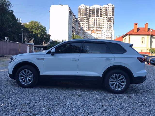 Volkswagen Touareg - фото 4