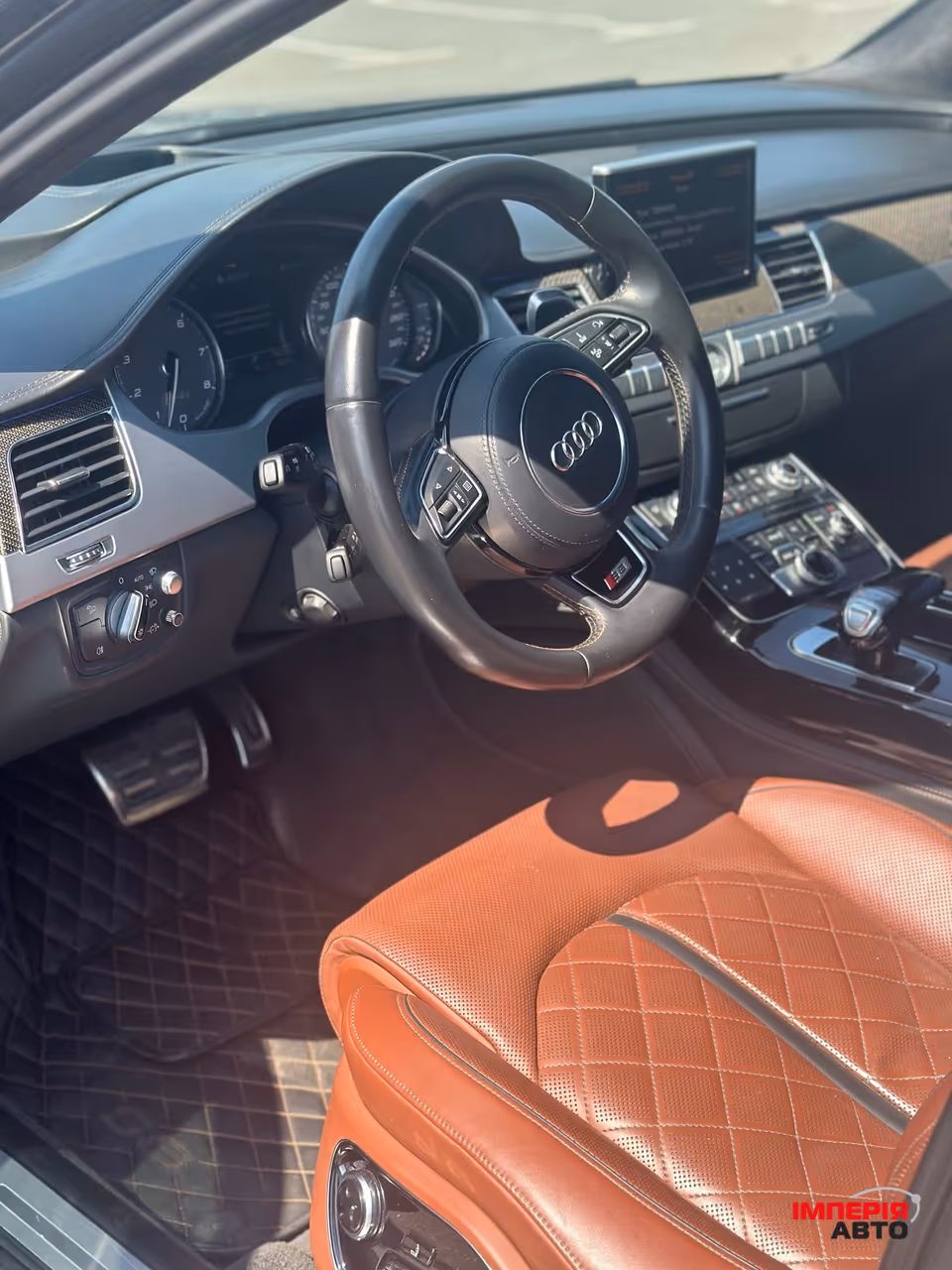 Audi S8 - фото 8