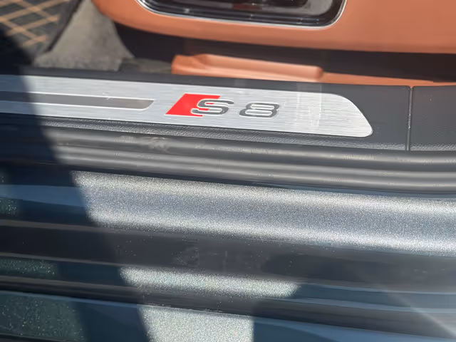 Audi S8 - фото 4