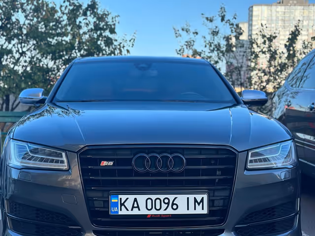 Audi S8 - фото 1