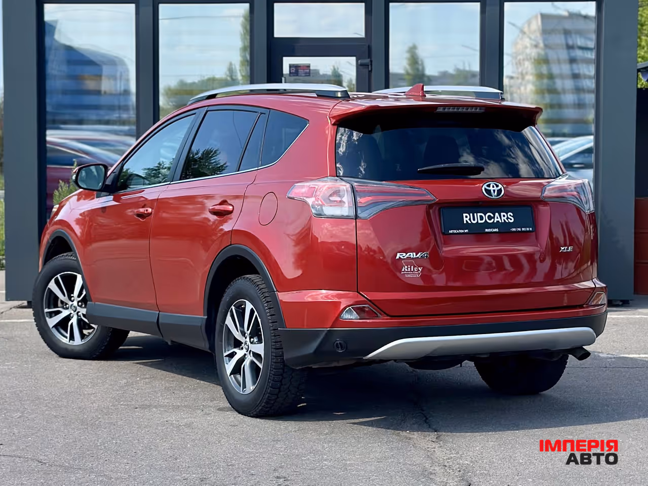 Toyota RAV4 - фото 4