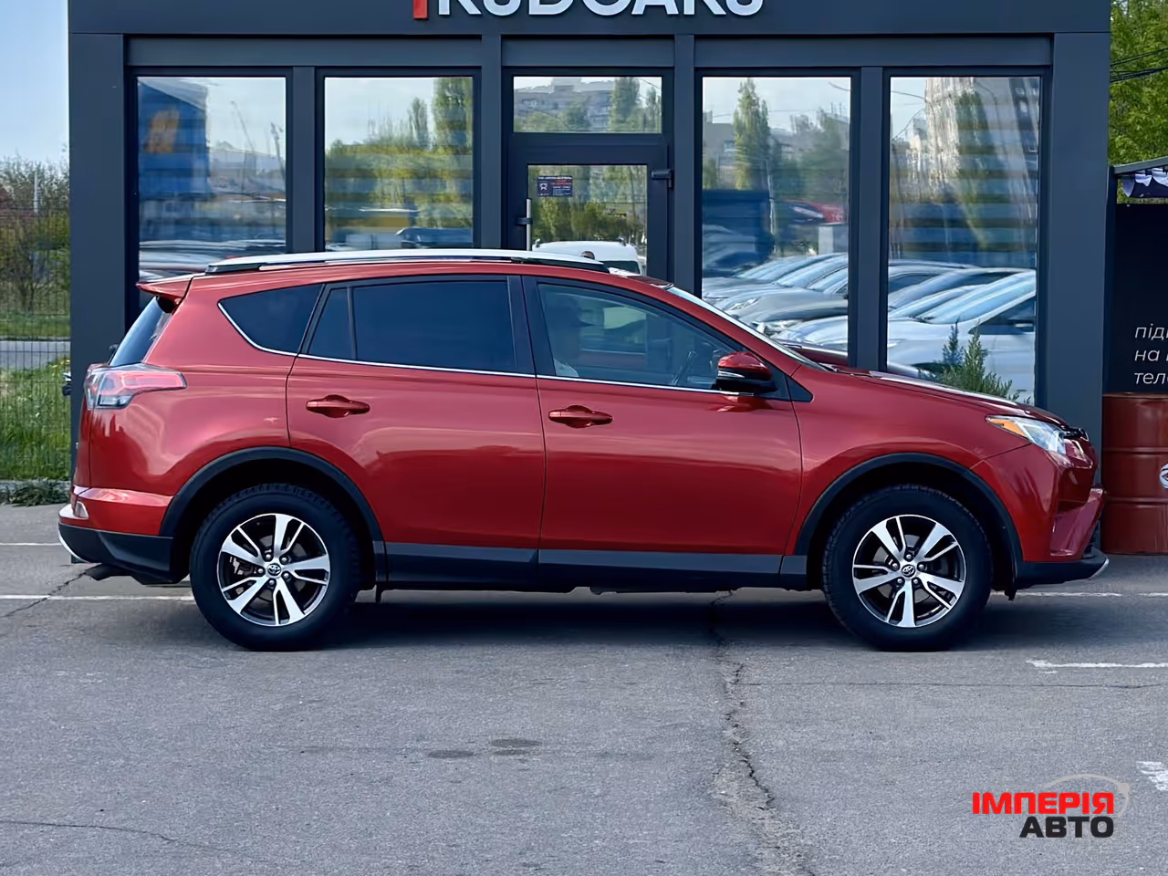 Toyota RAV4 - фото 6