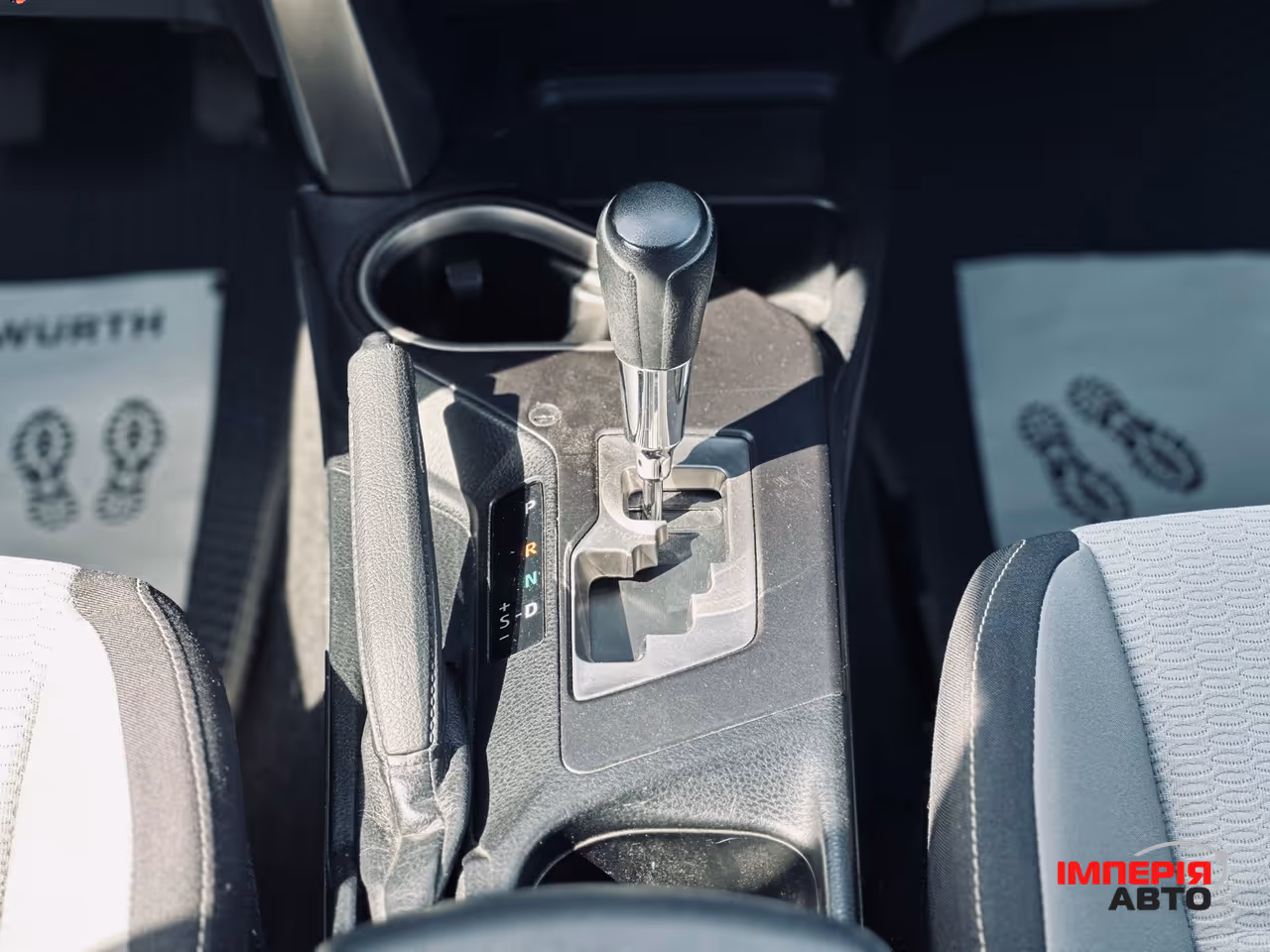 Toyota RAV4 - фото 28