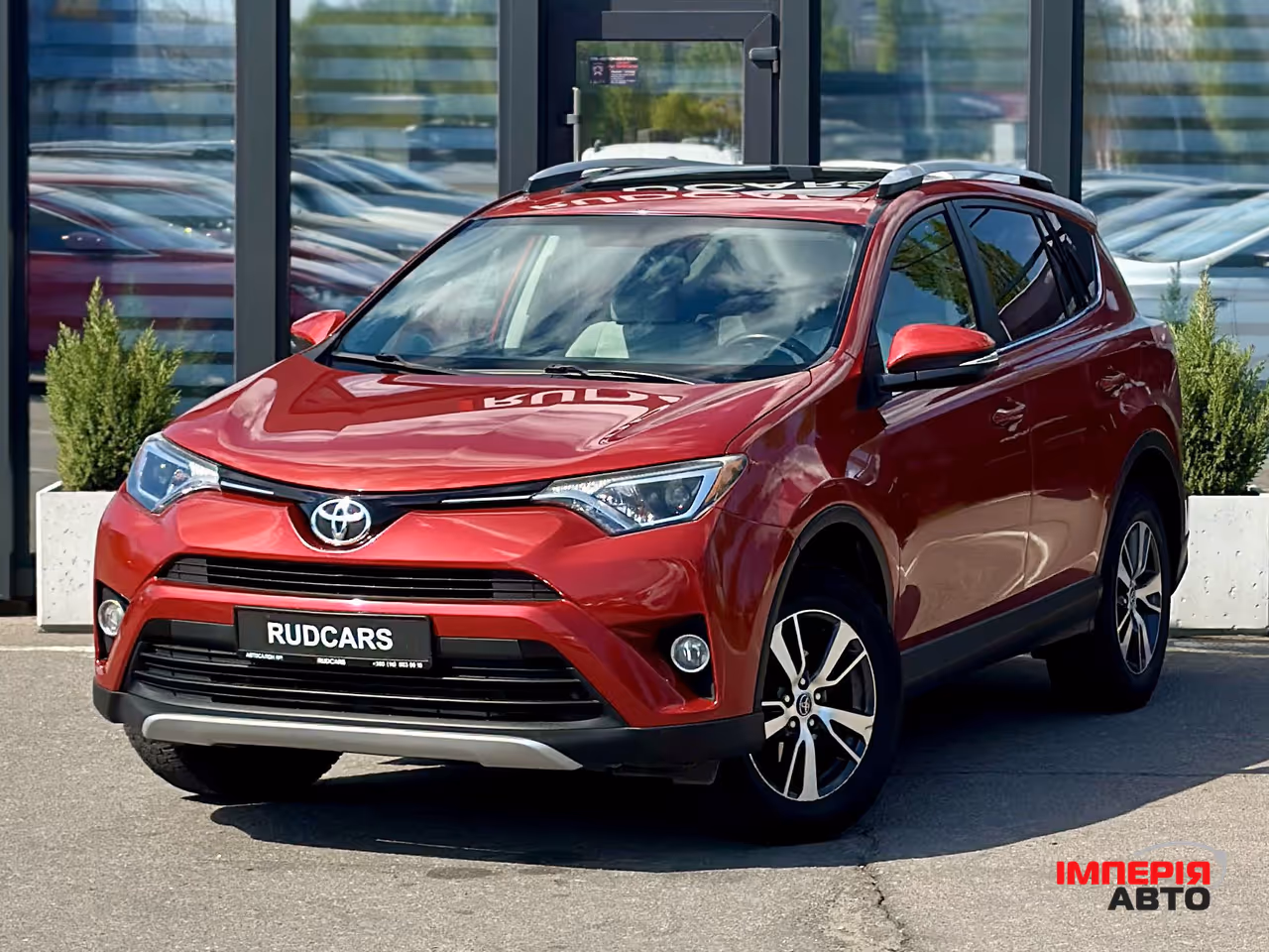 Toyota RAV4 - фото 1