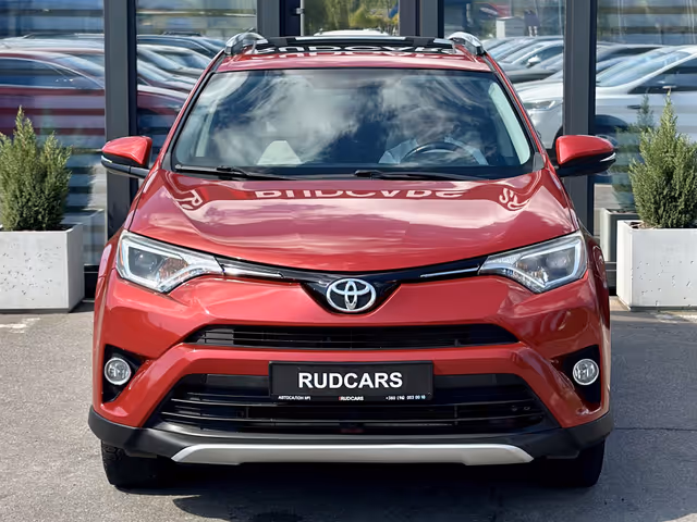 Toyota RAV4 - фото 2