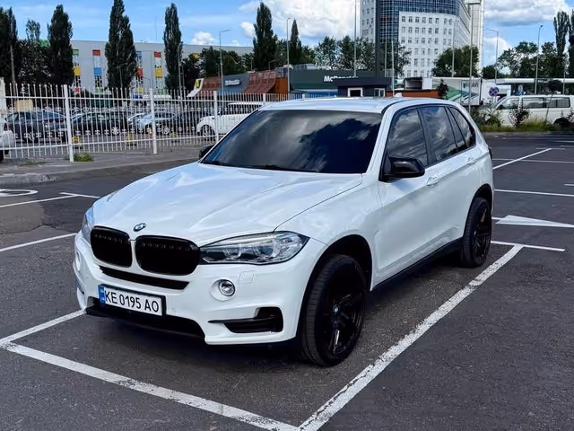 BMW X5 - фото 1