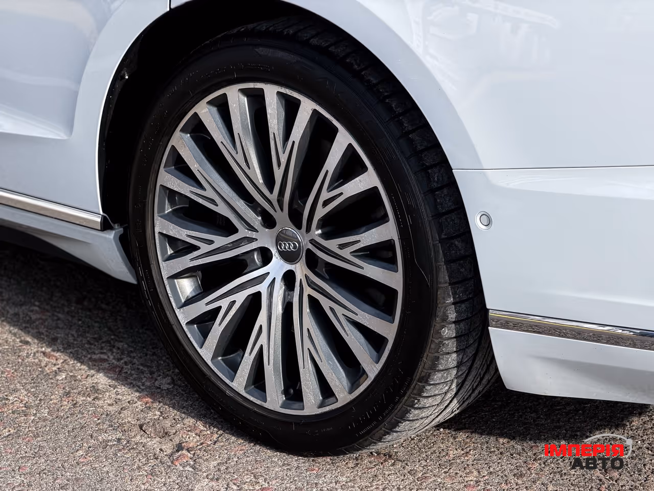 Audi A8 - фото 8