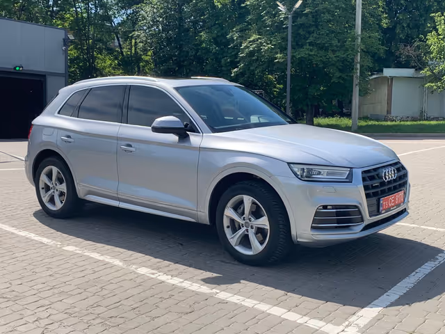 Audi Q5 - фото 1