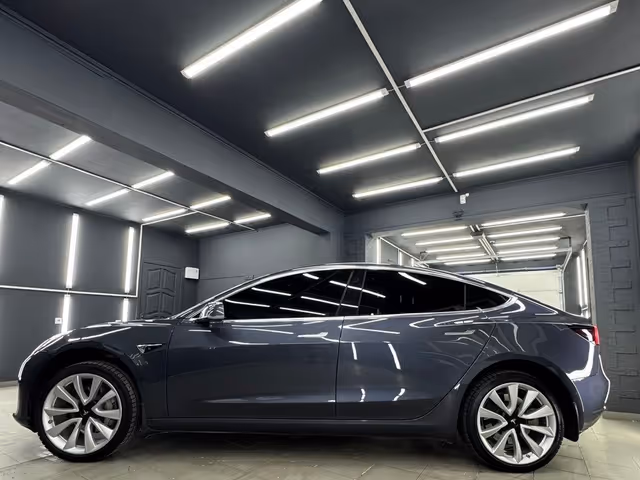 Tesla Model 3 - фото 4