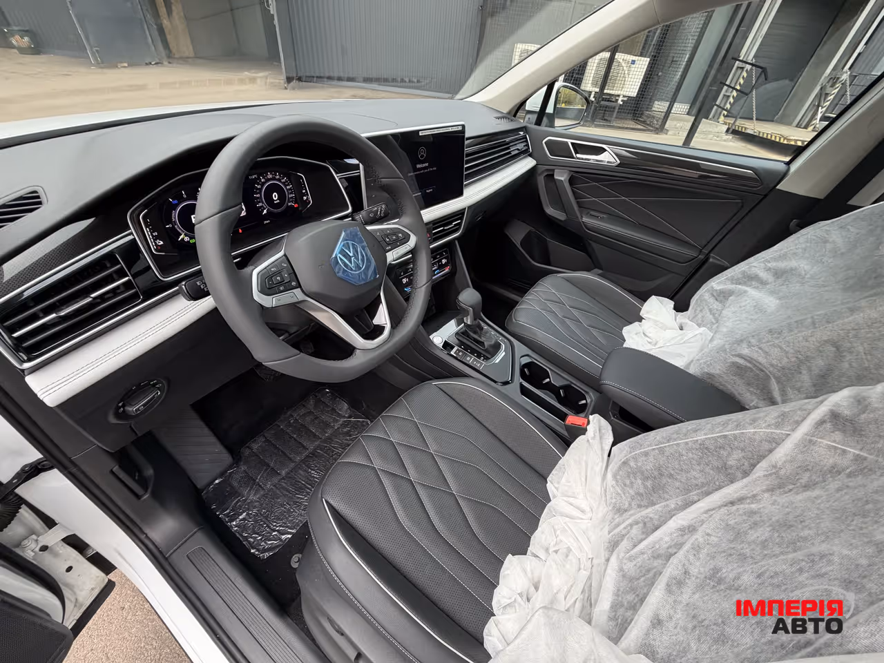 Volkswagen Tiguan - фото 11