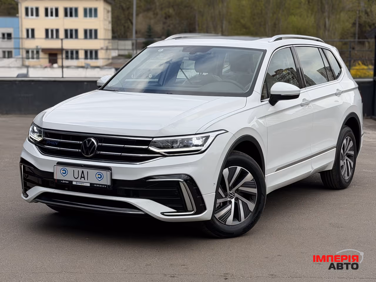 Volkswagen Tiguan - фото 1