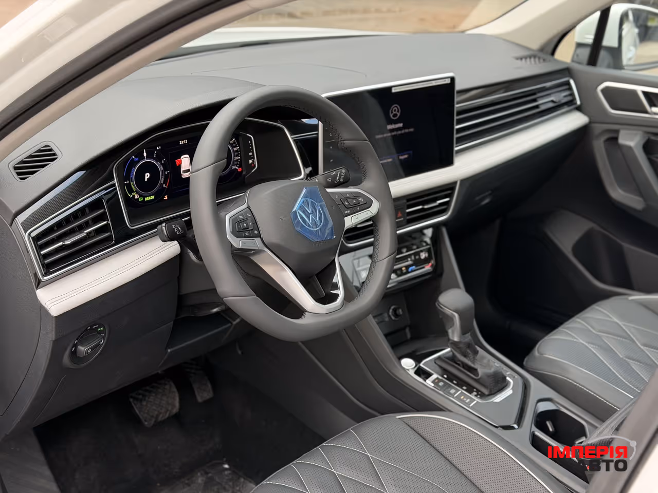 Volkswagen Tiguan - фото 12