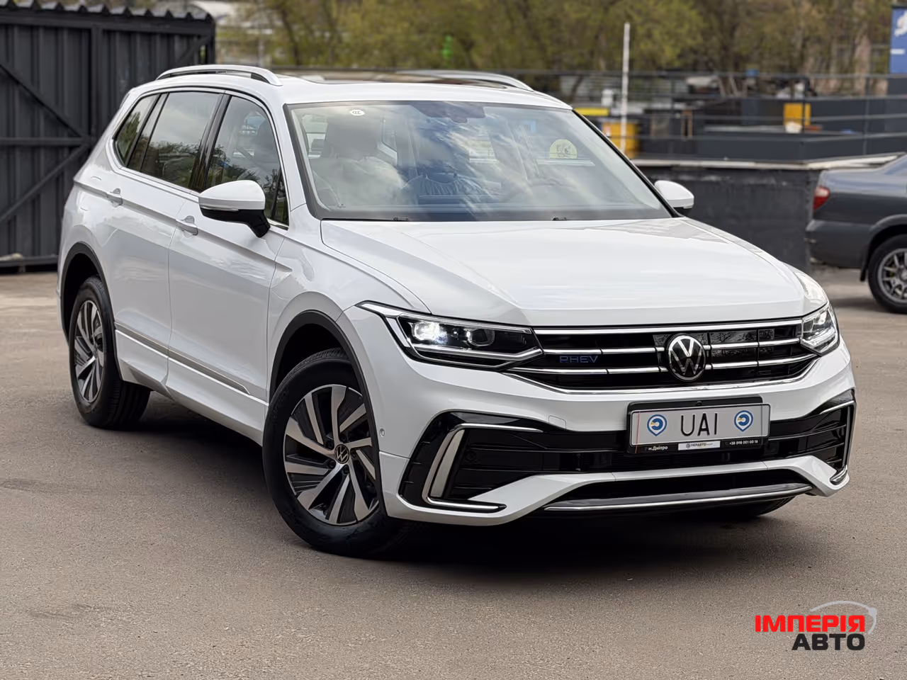 Volkswagen Tiguan - фото 2
