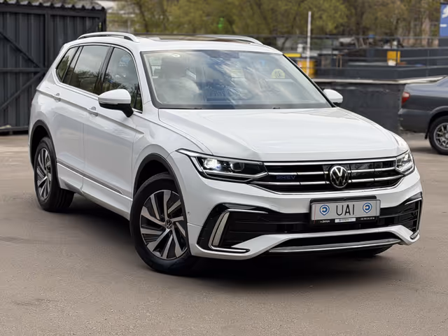 Volkswagen Tiguan - фото 2