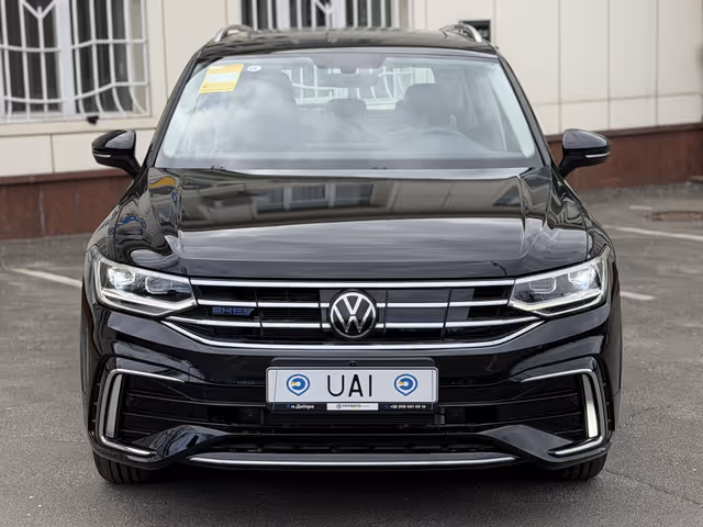 Volkswagen Tiguan - фото 2