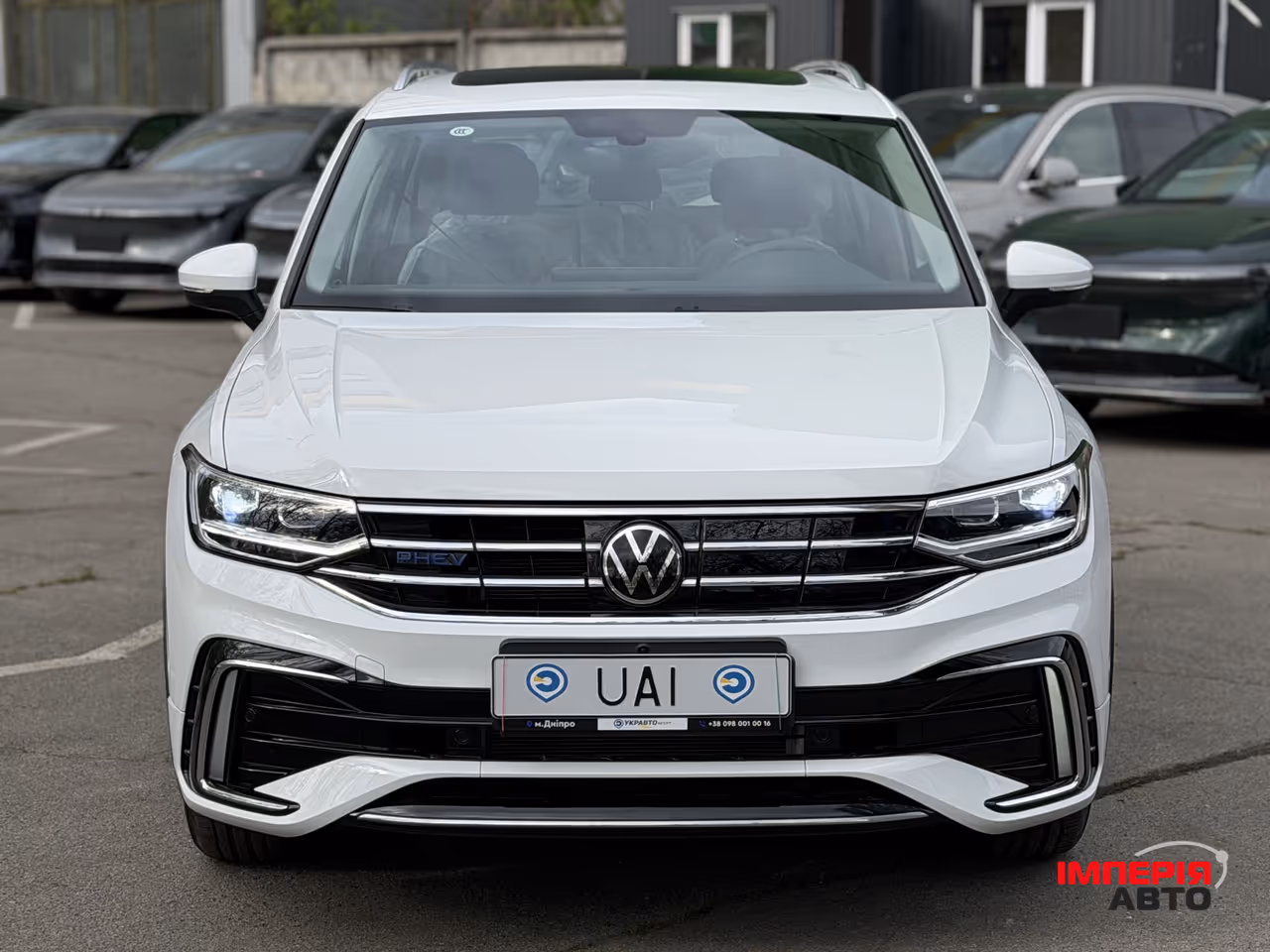 Volkswagen Tiguan - фото 2