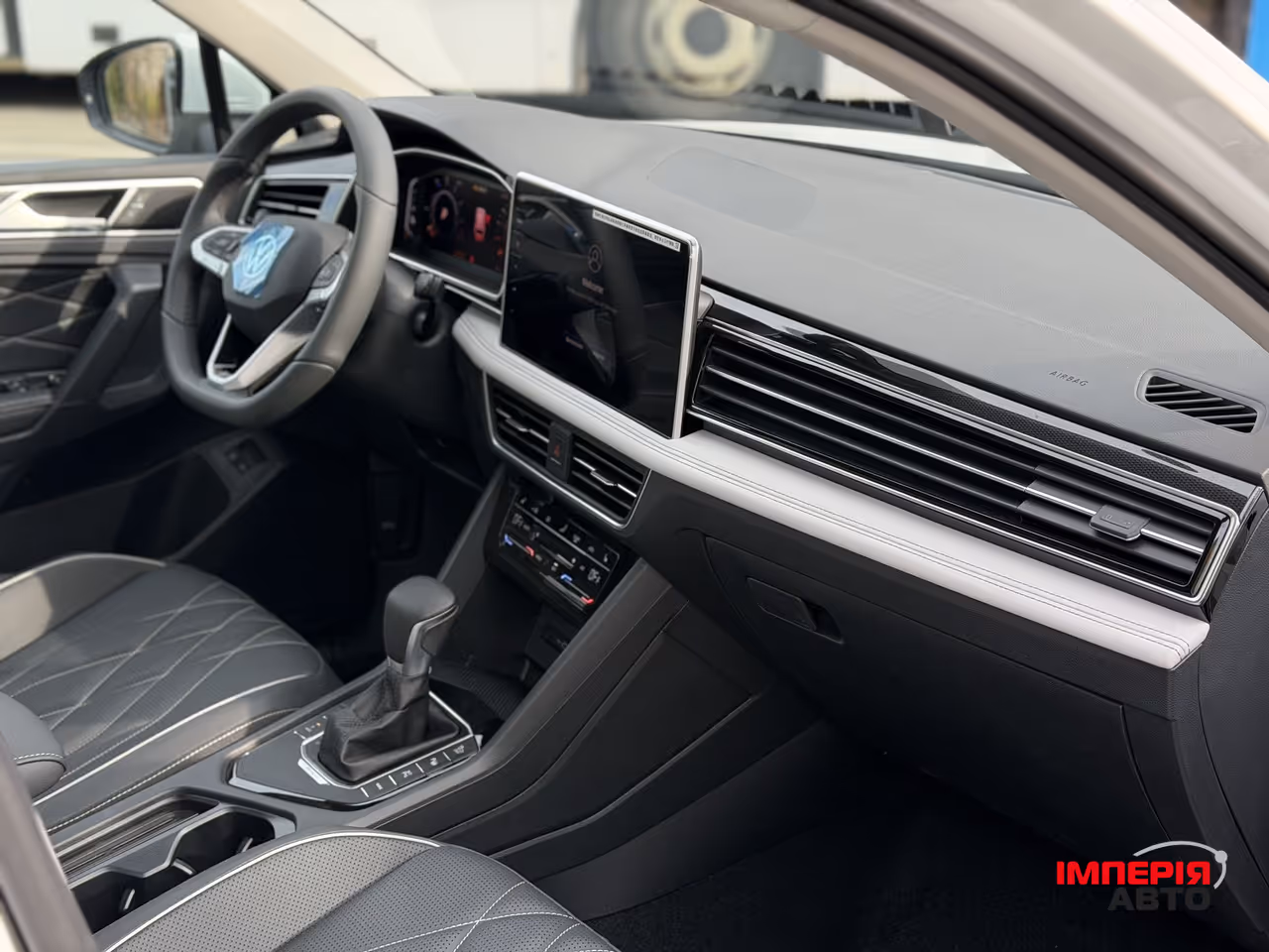 Volkswagen Tiguan - фото 12