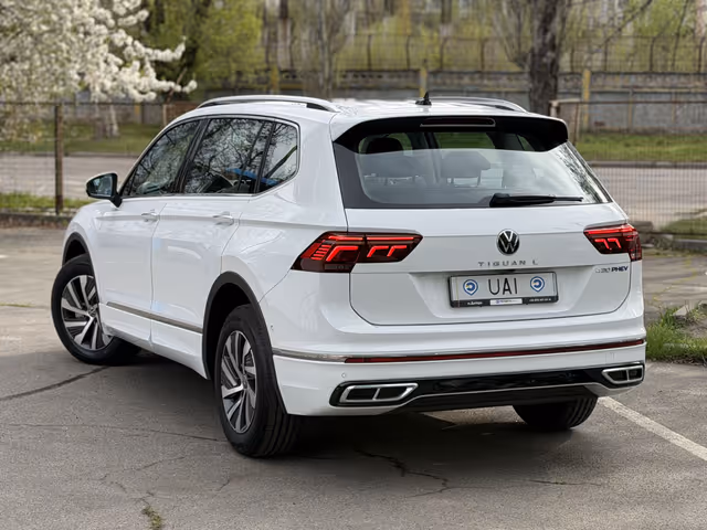 Volkswagen Tiguan - фото 4